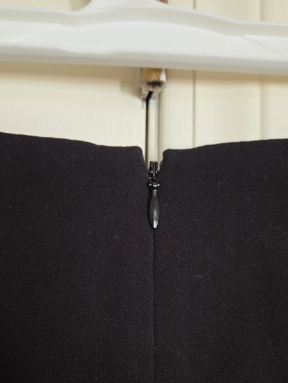 White House Black Market Black Pencil Skirt with Leopard Lining - Picture 5 of 7